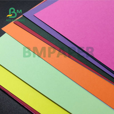 230gm Multi-warna papan kertas Binding Cover Tinggi kekakuan 22 &quot;x 28&quot;