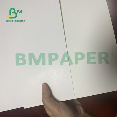 Virgin Wood Pulp White Cardboard Paper Sheet Halus Untuk Kartu Undangan 610mm X 860mm