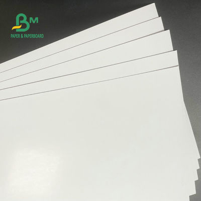 Kertas Dilapisi C2S Permukaan Mengkilap yang Disesuaikan 20 X 26 Inci 18PT 24PT