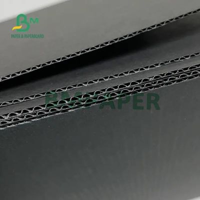 Lembar Karton Bergelombang Hitam E Flute Untuk Kemasan Karton 502mm X 693mm