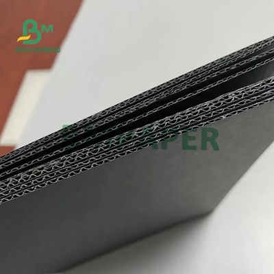Lembar Karton Bergelombang Hitam E Flute Untuk Kemasan Karton 502mm X 693mm
