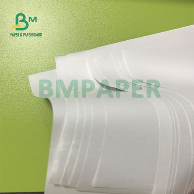 Gulungan Kertas Termal Putih Permukaan Halus 77gsm 80gsm Untuk Label Logistik