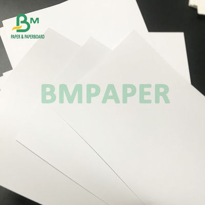 70gsm 75gsm Kertas Woodfree Putih Tidak Dilapisi Baik Halus 700mm X 1000mm