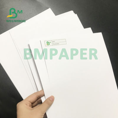 70gsm 75gsm Kertas Woodfree Putih Tidak Dilapisi Baik Halus 700mm X 1000mm