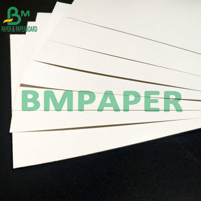 700 × 1000mm Papan Kotak Lipat Kekakuan Yang Sangat Baik Karton Putih Untuk Pengepakan