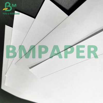 55gsm 60gsm Pencetakan Offset Kertas Woodfree Tidak Dilapisi Kecerahan Tinggi Ringan