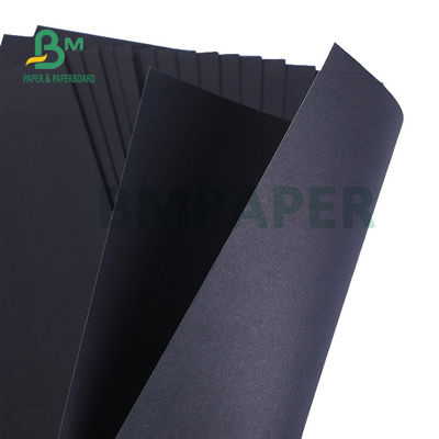 150gm 200gm Black Kraft Paper Board Untuk Pengemasan Hadiah 70 x 100cm Ketahanan yang Baik