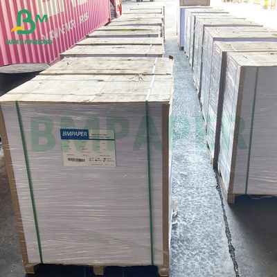 Putih Single Face Corrugated Cardboard Roll B Flute E Flute Untuk Pengiriman