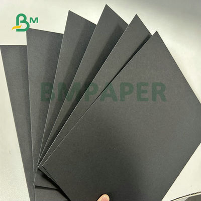 2mm 2.5mm 3mm Ketahanan yang baik Kardus hitam kaku normal untuk paket hadiah 35 x 47 inci