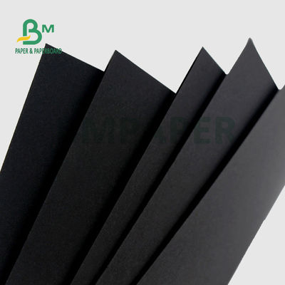 300gm 350gm Uniform Black Paper Untuk Menggantung Tag 70 x 100cm Kekakuan Tinggi