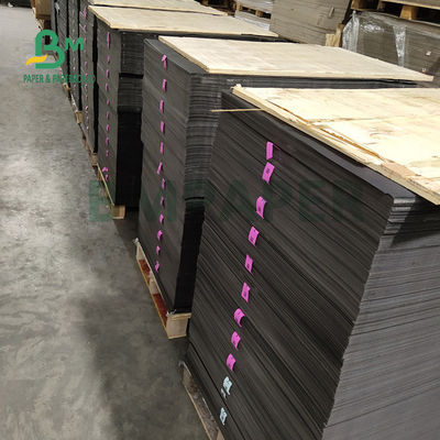 300gm 350gm Uniform Black Paper Untuk Menggantung Tag 70 x 100cm Kekakuan Tinggi