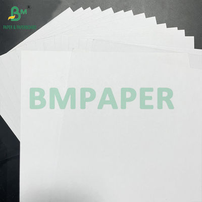 Permukaan berkilau 1mm 1.5mm tebal putih belakang dupleks papan abu-abu inti 102 x 72cm