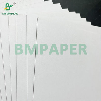 Permukaan berkilau 1mm 1.5mm tebal putih belakang dupleks papan abu-abu inti 102 x 72cm