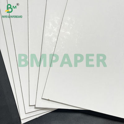 Pencernaan tinta yang baik 1mm Core abu-abu kedua sisi Kardus putih permukaan matte