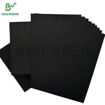 300gm 400gm Black Cardboard Paper Untuk Kotak Anggur Tanpa Bau 700 x 1000mm