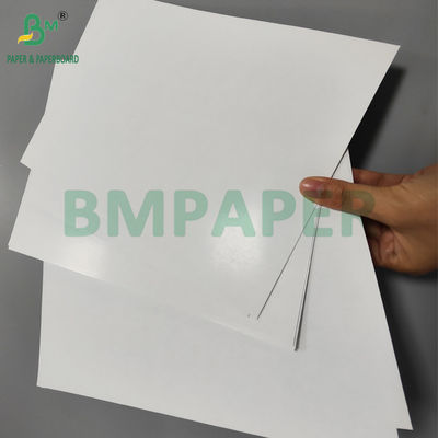 Papan inti hitam berlapis 310gsm Untuk bermain kartu 70 x 100cm Ketahanan yang baik
