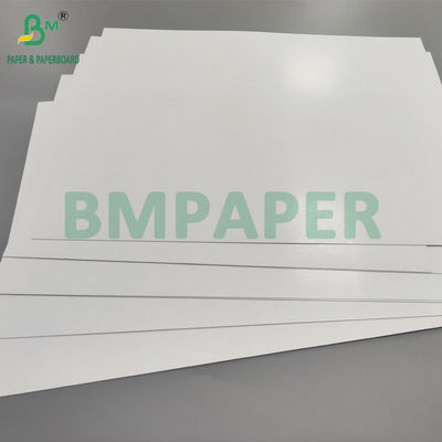 Papan inti hitam berlapis 310gsm Untuk bermain kartu 70 x 100cm Ketahanan yang baik