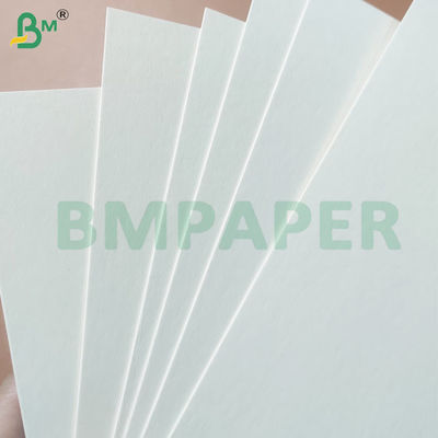 Lembar kertas penyerap air warna krim yang tidak dilapisi untuk alas kaki