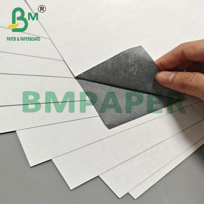 300g Black Core Glassed Finish Material Kartu bermain kertas 494 x 685mm