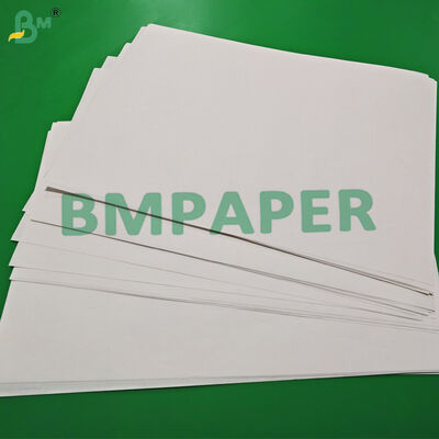 70g 80g Kertas Kraft Putih Dibelantang Untuk Tas Kado Kekuatan Tinggi 750mm 1020mm