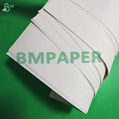 70g 80g Kertas Kraft Putih Dibelantang Untuk Tas Kado Kekuatan Tinggi 750mm 1020mm