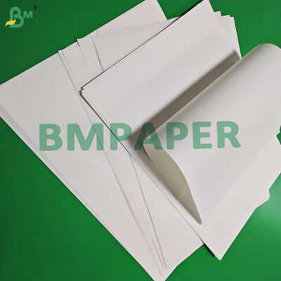 70g 80g Kertas Kraft Putih Dibelantang Untuk Tas Kado Kekuatan Tinggi 750mm 1020mm